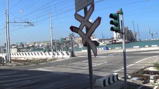 Passaggio a livello senza barriere della dogana in HD  Ancona  Level Crossing [upl. by Ridinger]