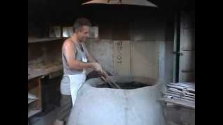 Traditionelles Brotbacken in Georgien [upl. by Calvano]