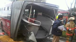 Grave accidente de Transmilenio en el norte de Bogotá [upl. by Annahsor483]