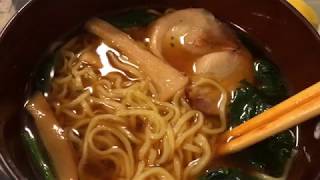 食べたくなること間違いなし！俺氏が超おすすめする大好物 セブンの醤油ラーメンをすする [upl. by Cochran]