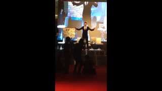 톰 히들스턴춤신춤왕 레드카펫 춤 131014 Tom Hiddleston Korea Red Carpet Dance time [upl. by Miriam]