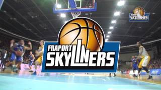 FRAPORT SKYLINERS  Quantez Robertson akrobatisch beim Basketball Auswärtsspiel in Oldenburg [upl. by Ricardama]