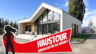 Bungalow Haustour Vision für die Zukunft und moderner Luxus  Elk Fertighaus  Hausbau Helden [upl. by Orman913]