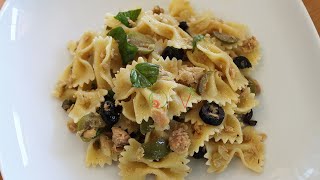 PASTA FREDDA CON TONNO OLIVE E CIPOLLE  Buono Facile Veloce [upl. by Dadirac]