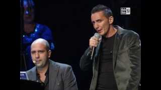 Kekko dei Modà con Checco Zalone liveArena di Verona  Inverno a primavera 22  16092012 [upl. by Mosnar678]