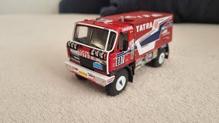 Lepení obtisků na model TATRA 4x4 DAKAR 1988 De Agostini 143 [upl. by Anirehtac367]