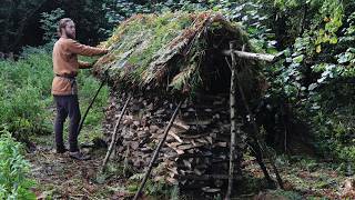 Chopping Firewood and Building a Medieval Cordwood Stack with Bracken Roof  AngloSaxon Coppicing [upl. by Weissmann]