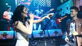 HIKAYAT CINTA  Dewi Perssik Ft Iztambul Band live [upl. by Canter974]