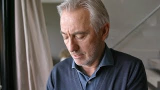 Van Marwijk krijgt het moeilijk bij beelden WKfinale  SHIRTJE RUILEN [upl. by Dacia]