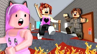 Roblox HOTEL MALUCO EM FAMÍLIA Hotel Escape Obby [upl. by Kenlay73]