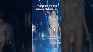 Tylas entrance walk🔥🔥At Victorias secret fashion showlove tyla victoria push to starttyla [upl. by Aeslahc]