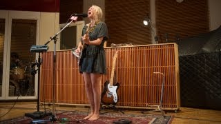 Lissie  When Im Alone Live [upl. by Anir]