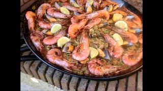 Paella di pesce frutti di mare da uno spagnolo che parla italiano [upl. by Lasiaf]