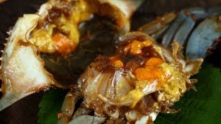 Ganjanggejang Raw crabs marinated in soy sauce 간장게장 [upl. by Ennaj]