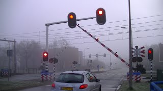 Spoorwegovergang Zwolle  Dutch railroad crossing [upl. by Clintock]