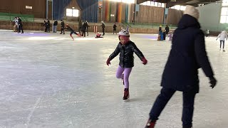 Heute Eislaufen mit meinen Kinder es hat viel Spaß gemacht 😘🗻❄️👍🏼⛸️⛸️👍🏼 [upl. by Kcirdla]