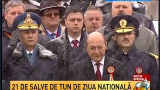 Parada de 1 Decembrie Sosirea lui Traian Basescu si intonarea imnului national [upl. by Addam551]