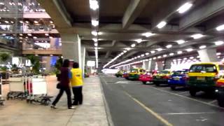 Suvarnabhumi BKK Airport guide you from Baggage Claim to Taxi Stand Tips Info  Phil in Bangkok [upl. by Trin]