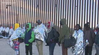 US closes Arizona border crossing after large influx of migrants [upl. by Herbst]