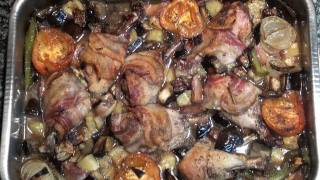 Jamoncitos de pollo al horno con verduras Vídeo receta 90 Aquí cocinamos todos Cooking recipe [upl. by Llehcam]