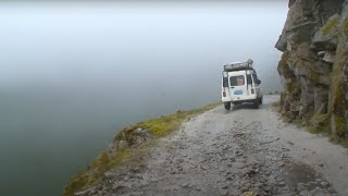 Les routes de limpossible  Chine entre falaises vertigineuses et mines dor cachées [upl. by Notsrik23]