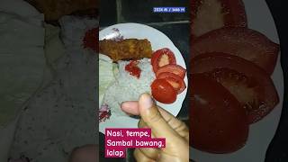 Nasi tempe goreng sambal bawang lalap shorts lalapan tempegoreng pedesaan [upl. by Thun917]