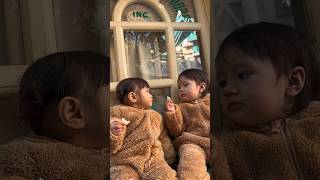 【双子コーデ】お揃いのダッフィーコーデでクリスマスディズニーに来たよ👶🐻🧡🎄家族 日常 vlog 双子 コーデ 赤ちゃんのいる生活 成長記録 クリスマス ディズニーランド [upl. by Hazrit]