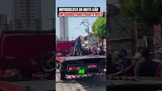 Motociclista aplica golpe em guarda para ter sua moto de volta motorista motociclistas transito [upl. by Zerelda]