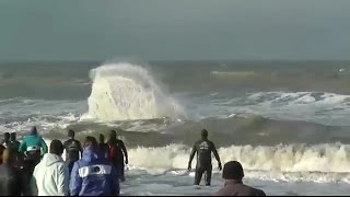 Liberan la ballena encallada en Mar del Tuyú [upl. by Cerveny978]