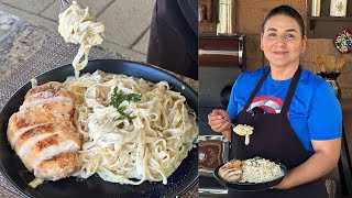 Mi Pasta Favorita en Salsa Blanca Cremosa acompañada de Pechuga de Pollo  Feliz Día de la Madre [upl. by Eatnoled140]