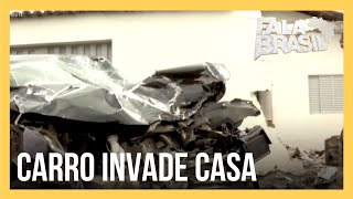 Carro em alta velocidade invade residência em Goiânia [upl. by Derek]