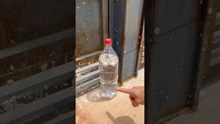 Pon una botella de agua en la entrada de tu casa y lo que pase te sorprenderá😱dicastrucoslimpio [upl. by Gardell314]