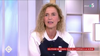 Delphine de Vigan  zoom sur les figurants au cinéma  C à Vous  10102024 [upl. by Eilloh]