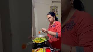 Aaj Banai Aloo Shimla Mirch ki Sabzidelhiminivlog cooking food Mini blogshortsfeed [upl. by Andreas]