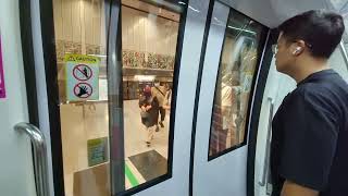 broken mrt doors on the circle line [upl. by Hekking]