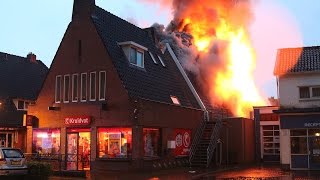 Zuidlaren  Grote brand na blikseminslag Kruidvat Zuidlaren [upl. by Ambrosius459]