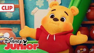 WINNIE THE POOH amp YO 🍯 Conoce a Winnie the Pooh  Disney Junior Oficial [upl. by Nastassia]