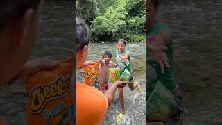 Los niños en el Río de papitas 🏊🏼‍♀️🍟🤣💦 shorts rio papitas comedy [upl. by Leaper]