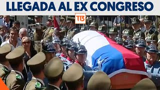 El momento de la llegada del cuerpo de Sebastián Piñera al ex Congreso Nacional [upl. by Ettenna730]