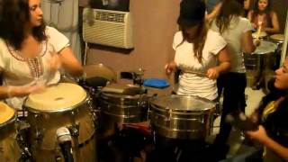 Descarga con las chicas de la percusion de Colombia Zorayda Belli Lucero y de PR Amarilys [upl. by Marian579]