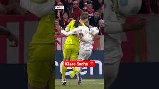 Manuel Neuer fliegt nach diesem Bodycheck gegen Frimpong im DFBPokal vom Platz 🥊🔴 [upl. by Etom]