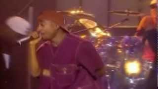 2Pac  Keep Ya Head Up Live [upl. by Convery100]