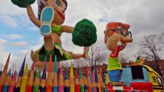 Rosenmontagsumzug Münster 2017  Rosenmontagszug Zugaufstelllung auf dem Schlossplatz [upl. by Forbes]