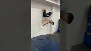 Easy Wall Spin Tutorial parkour tutorial wallspin flip parkour [upl. by Aerdna437]