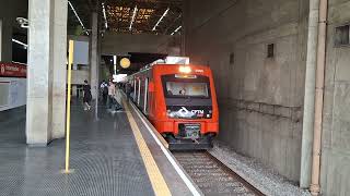 maquinista alinhando errado com farol alto na estação Tatuapé linha 11CORAL da CPTM [upl. by Eugenia]