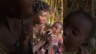 That’s Incredible Love 💕 See how Hadzabe women caring their siblings food hadzabetribe [upl. by Ardeahp54]