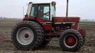 IH 1586 on the field cultivator [upl. by Obocaj]