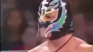 Rey Mysterio maskesini çıkarıyor [upl. by Bevvy]