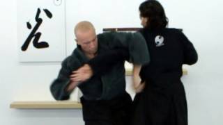 Shoulder dislocation Ninjutsu Ude garame basic  technique for Akban wiki [upl. by Kcir]