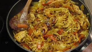 Recette Nouilles chinoises 🥢 aux légumes et poulet  Chinese noodles with vegetables and chicken [upl. by Georgiana]